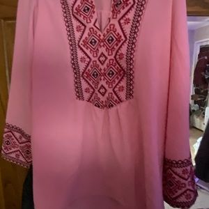 Gorgeous tunic top (pink with embroidered)